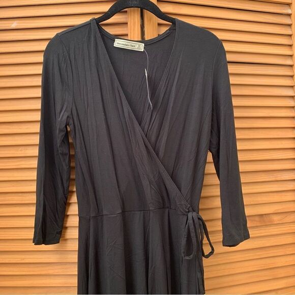 NWT Abercrombie & Fitch V Neck Black Dress Medium - Picture 4 of 7
